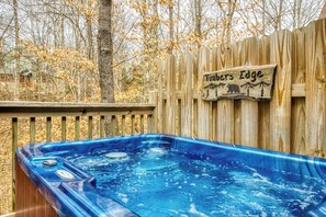 Tina de hidromasaje al aire libre