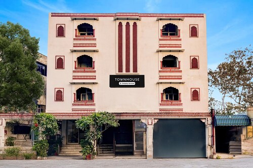 Townhouse Chandpole Metro Station