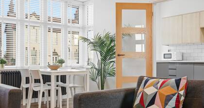 Modern Pet-Friendly Flat with Parking