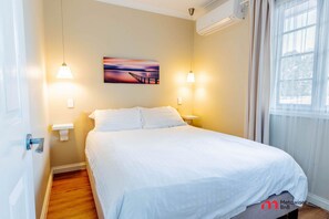 Iron/ironing board, Internet, bed sheets - MetaWiseBnB Waterfront 3BR Coastal Escape (Deception Bay)