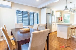 Dining - MetaWiseBnB Waterfront 3BR Coastal Escape (Deception Bay)