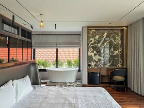 Iron/ironing board, Internet - SONG CAT VILLA 53DP8 - Beautiful 7-bedroom villa with AC in marvelous Da Nang (Da Nang)