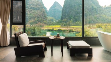 Luxury Room | Premium bedding, down comforters, pillowtop beds, free minibar