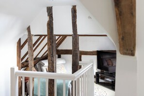 Interior - The Collector’s House is a beautifully restored 3-bedroom home located on Arundel’s picturesque High Street, offering a unique blend of historic charm and modern comfort. (Arundel)