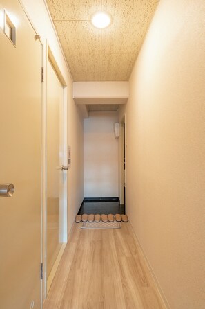 Interior - Akitsu 703 Kyocera Dome 10 min walk Dotonbori Kansai Airport Osaka Castle Kaiyukan USJ 1 transfer Family friendly Free parking 15 (大阪府大阪市西区境川１丁目)