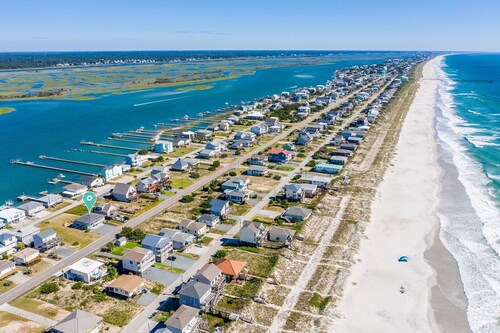 Charming 3 bedroom house with views of the ocean and the sound