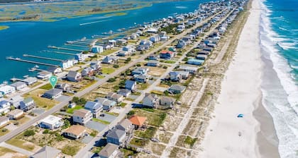 Charming 3 bedroom house with views of the ocean and the sound