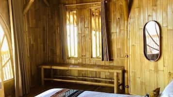 Deluxe-bungalow, parveke, merinÀköala | Pimennysverhot, ilmainen Wi-Fi