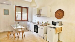 Fridge, microwave, oven, stovetop - Quiet Modern Apartment near Center | Free Street Parking (Oristano)