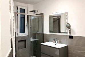 Shower, bidet - Hostmate - Milano - Pistrucci  (Milano)