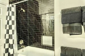 House, Multiple Beds, Pool Access, Pool View (Koda’s Retreat) | Bathroom - Kodas Retreat Home for 11 (Davenport)
