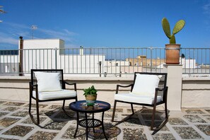 Terrace/patio - Second floor suite/apartment with terrace (Montalbano)