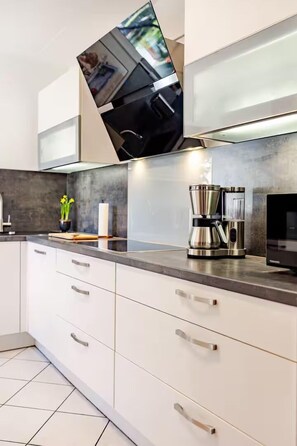 Horno, parrilla de estufa y lavavajillas 