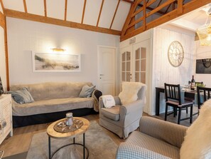 TV - Strandhuis with parking by Interhome (Bredene)