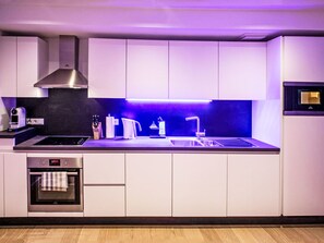 Fridge, microwave, oven, dishwasher - Munich Finest Apartments Studio 1 by Interhome (Munich)