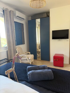 Double or Twin Room, Mountain View | Blackout drapes, iron/ironing board, free WiFi - Petit coin de paradis (Alata)