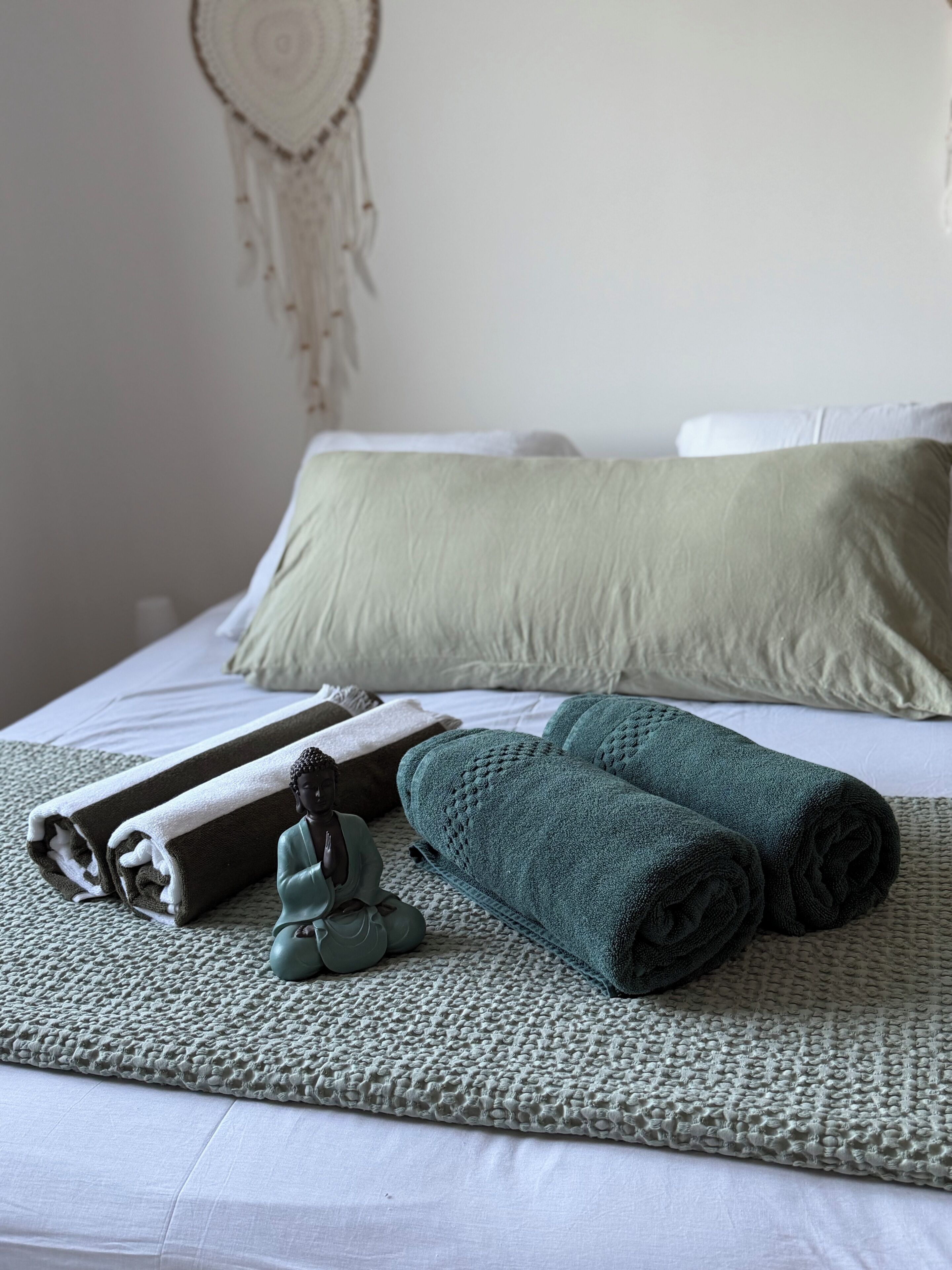 Cortinas blackout, tabla de planchar con plancha y wifi gratis 