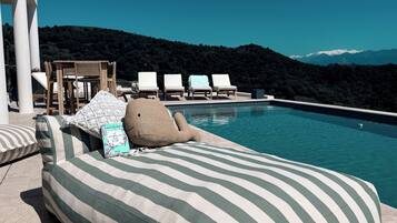 Piscine extérieure (ouverte en saison)