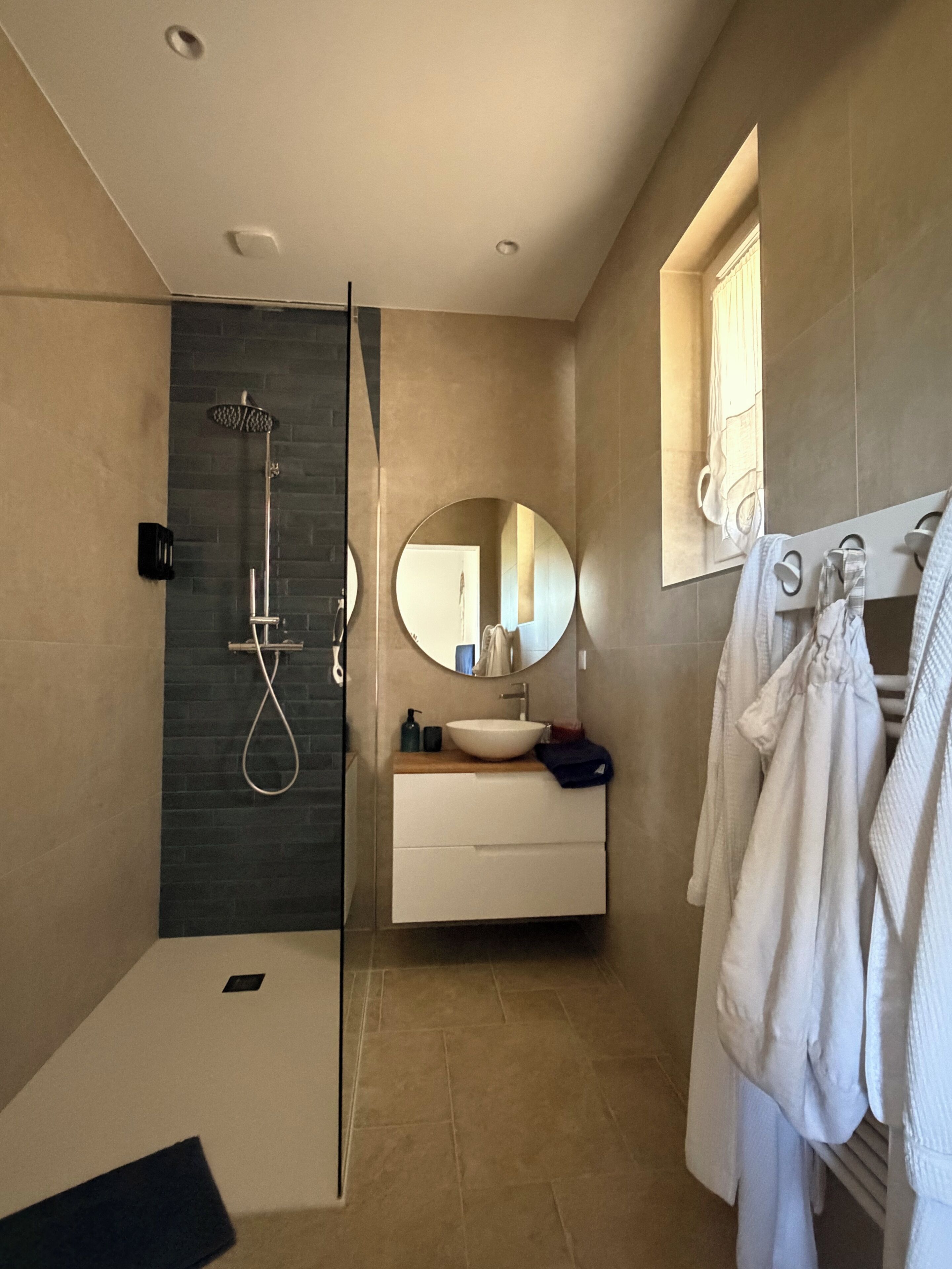 Phòng đôi hoặc 2 giường đơn, quang cảnh núi | Phòng tắm