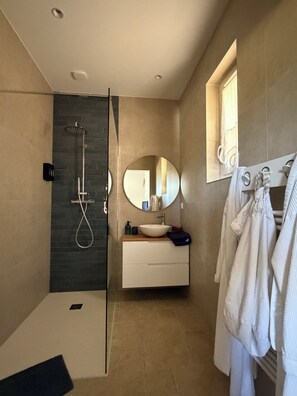 Double or Twin Room, Mountain View | Bathroom - Petit coin de paradis (Alata)