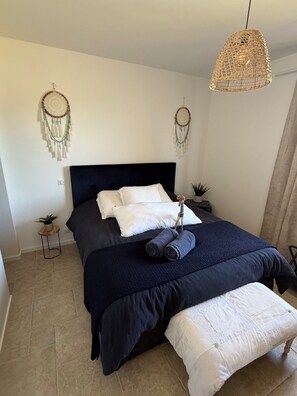 Double or Twin Room, Mountain View | Blackout drapes, iron/ironing board, free WiFi - Petit coin de paradis (Alata)