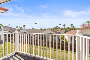 Stadtwohnung, Mehrere Betten, Terrasse, Gartenblick (Peaceful Palms) | Ausblick vom Zimmer