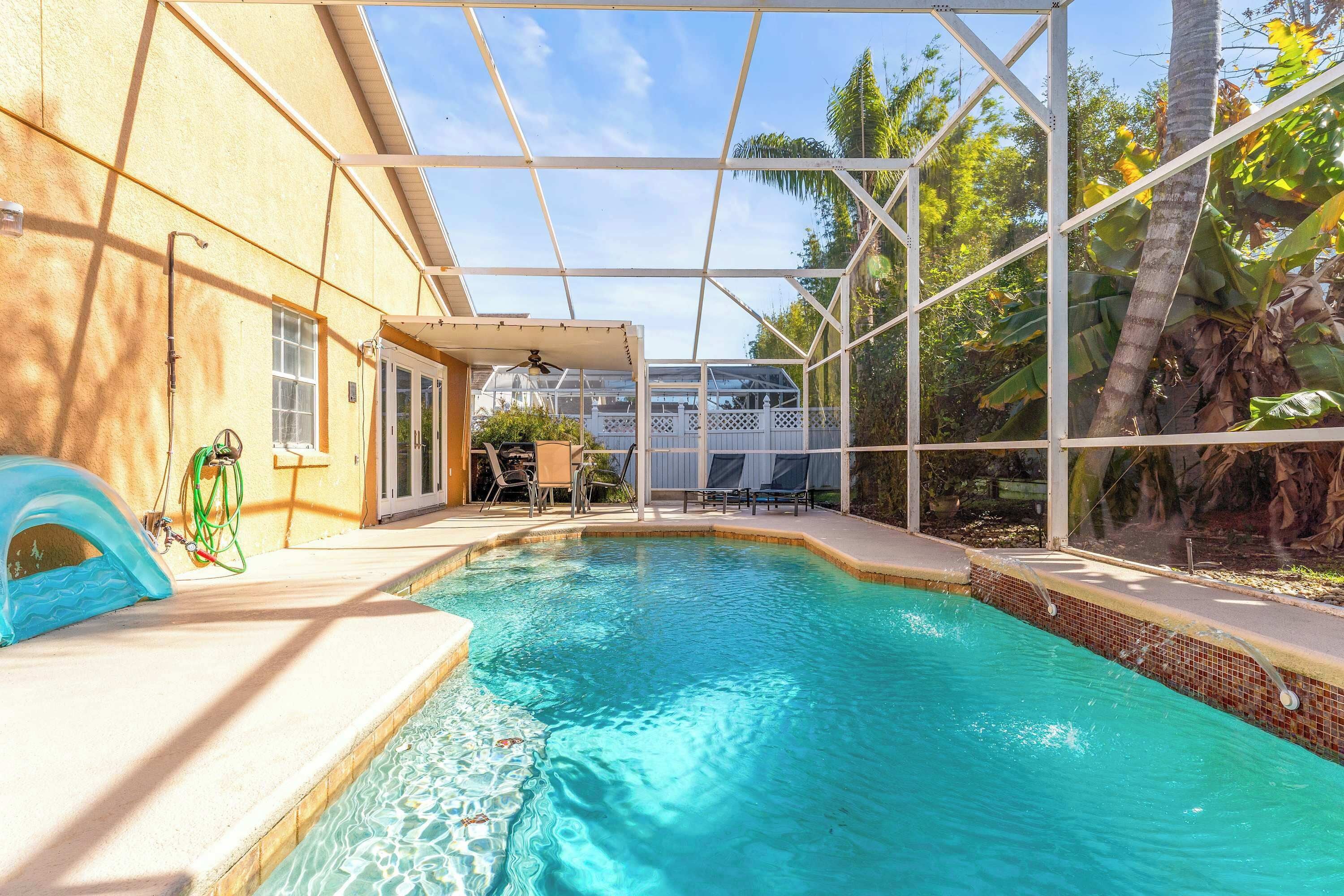 Outdoor pool, pool loungers