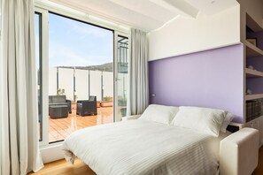 Iron/ironing board - Olly House - Penthouse with terrace sea view (Sorrento)