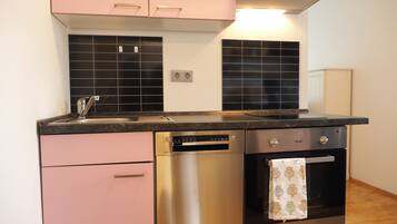 Køleskab, ovn, kogeplade, opvaskemaskine