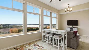 Condo, Multiple Beds, Patio (Majestic Retreat) | Interior