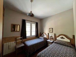 Apartment | 1 bedroom, bed sheets - Nevada Apartment Near Ski Slopes (Monachil)