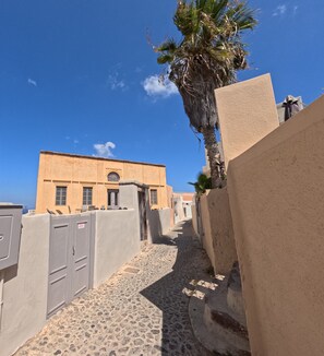 Exterior - Oia's Heritage Mansion (Oia)