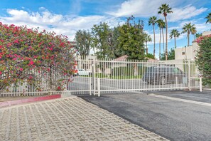 Interior - 2 Mi to Dtwn Palm Springs! Modern Condo w/ Pool (Palm Springs)