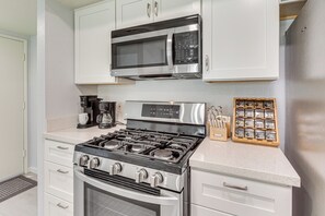 Interior - 2 Mi to Dtwn Palm Springs! Modern Condo w/ Pool (Palm Springs)