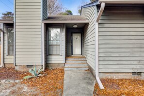 House (2 Bedrooms) | Interior - 7 Mi to Beach! Family Wilmington Gem w/ Yard (Wilmington)