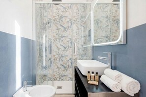 Shower, towels, shampoo, toilet paper