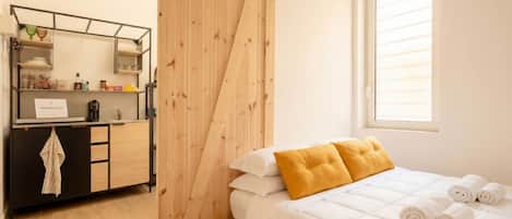 1 bedroom, iron/ironing board, travel cot