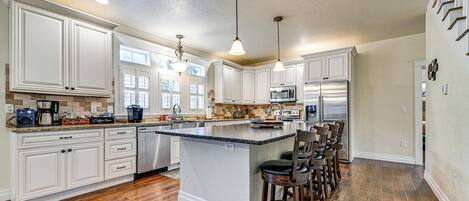 House (5 Bedrooms) | Interior