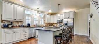 Limpy Creek Access! Family Retreat in Grants Pass