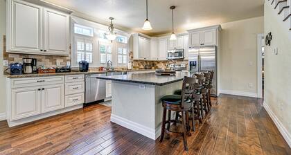 Limpy Creek Access! Family Retreat in Grants Pass