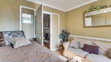 House (6 Bedrooms) | Interior