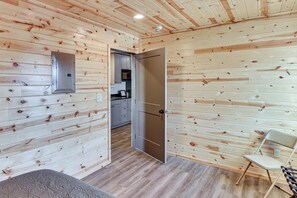 Interior - 2 Mi to Lake Traverse: Dog-friendly Getaway (Browns Valley)