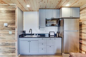 Interior - 2 Mi to Lake Traverse: Dog-friendly Getaway (Browns Valley)