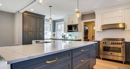 Explore Orange & Nyc! Luxury Family Home w/ Deck