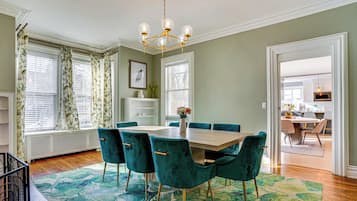 Casa (Multiple Bedrooms) | Parte interna