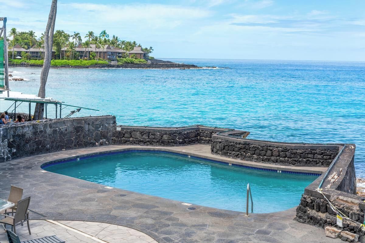 Kona Magic Sands 211 - sitting on top of the Kona Coast