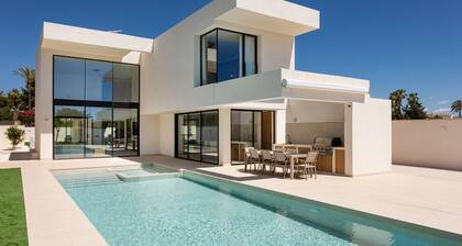 Ultra-Modern 5-Bed Luxury Chalet with Private Pool & Home Cinema 13 Min To Beach