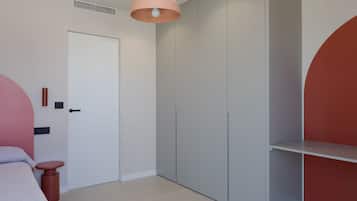 5 habitaciones, escritorio, tabla de planchar con plancha y wifi