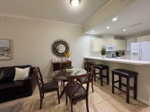 Dining - PARADISE IMG CONDO NEAR BEACH (Bradenton)