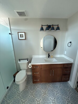 Shower, hair dryer, towels, soap - Icon on the bay- Panoramic views- Rooftop hot tub (Fort Myers Beach)